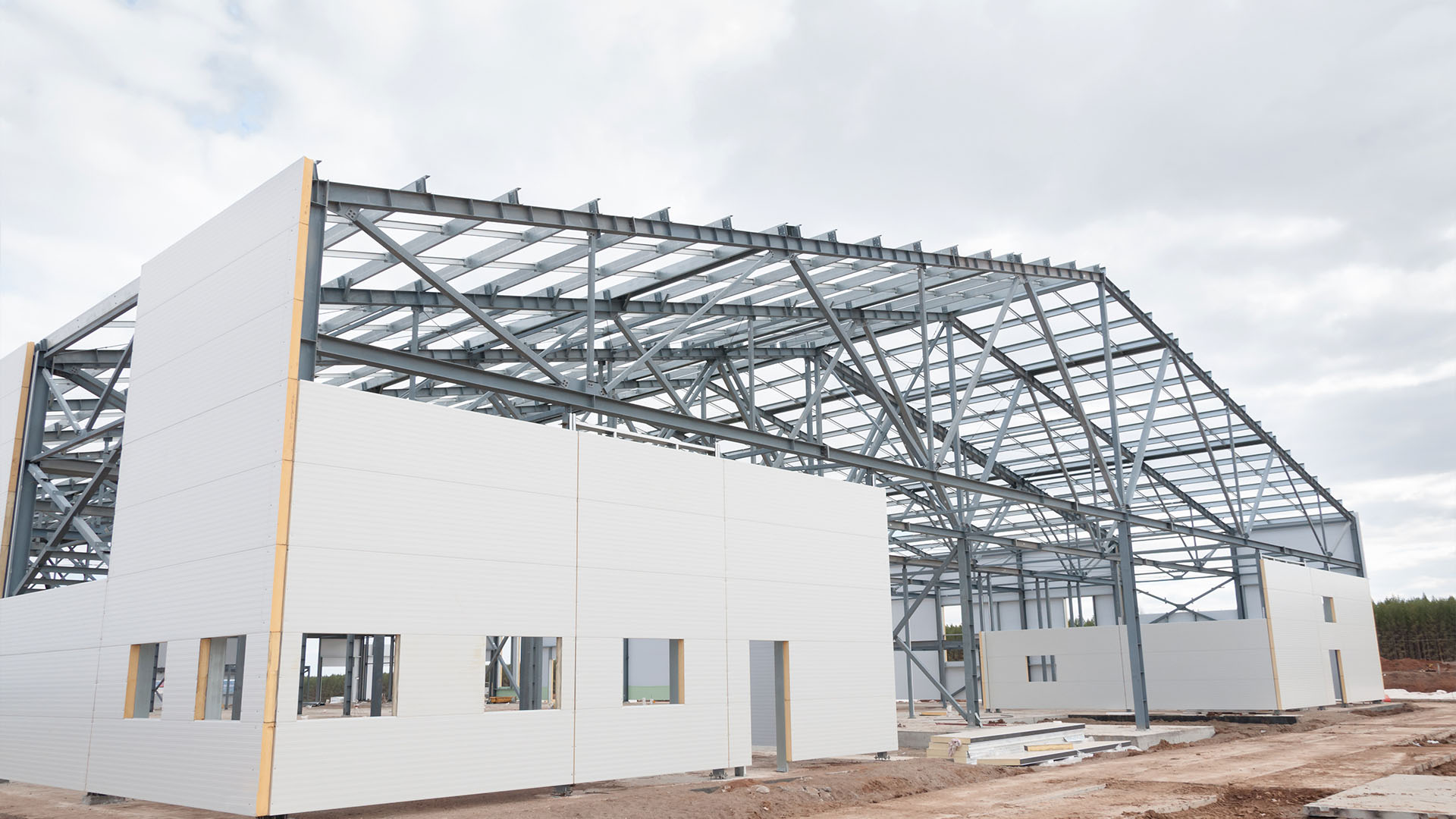 Neustrukturierung der verschiedenen Fertigungsstandorte unter Einbeziehung eines möglichen Neubaus